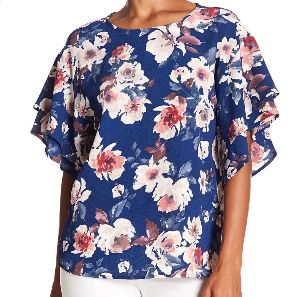 ✨HP✨Bobeau
Double Ruffle Boxy Top✨